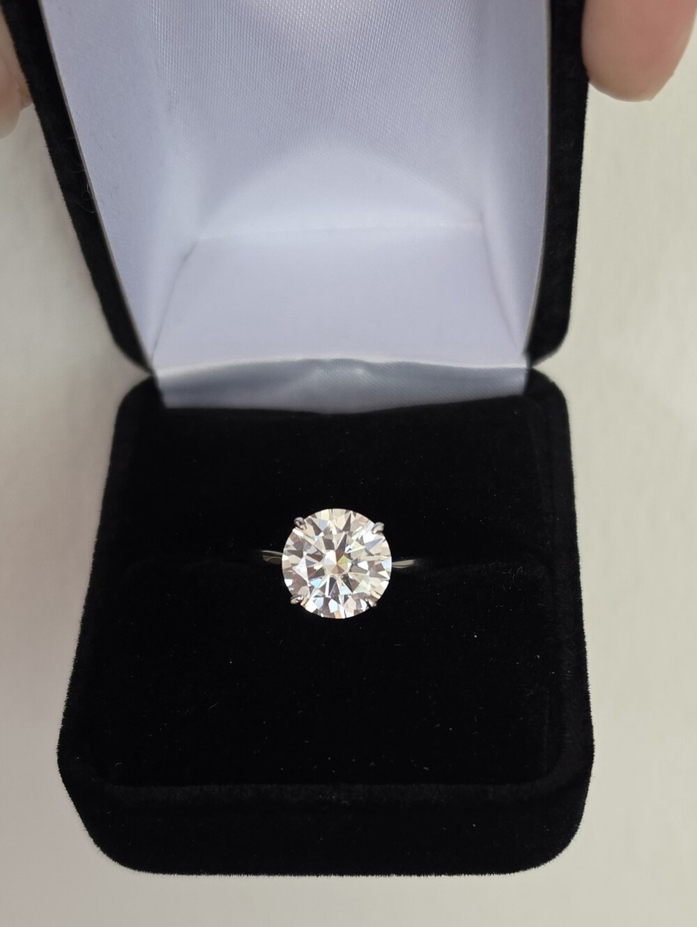 New Certified 4ct moissanite  ring